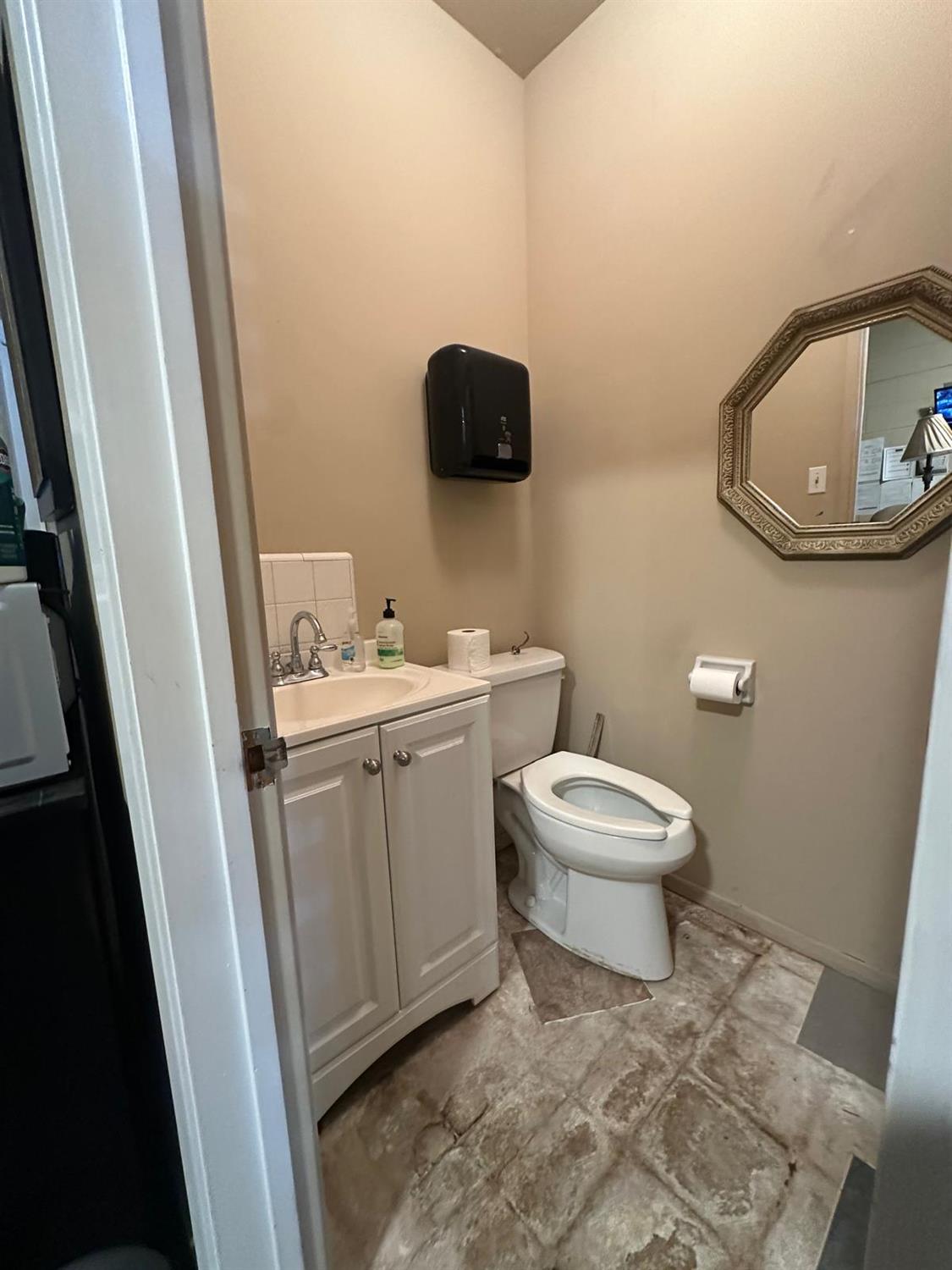 2561 5th St, Ceres, CA 95307