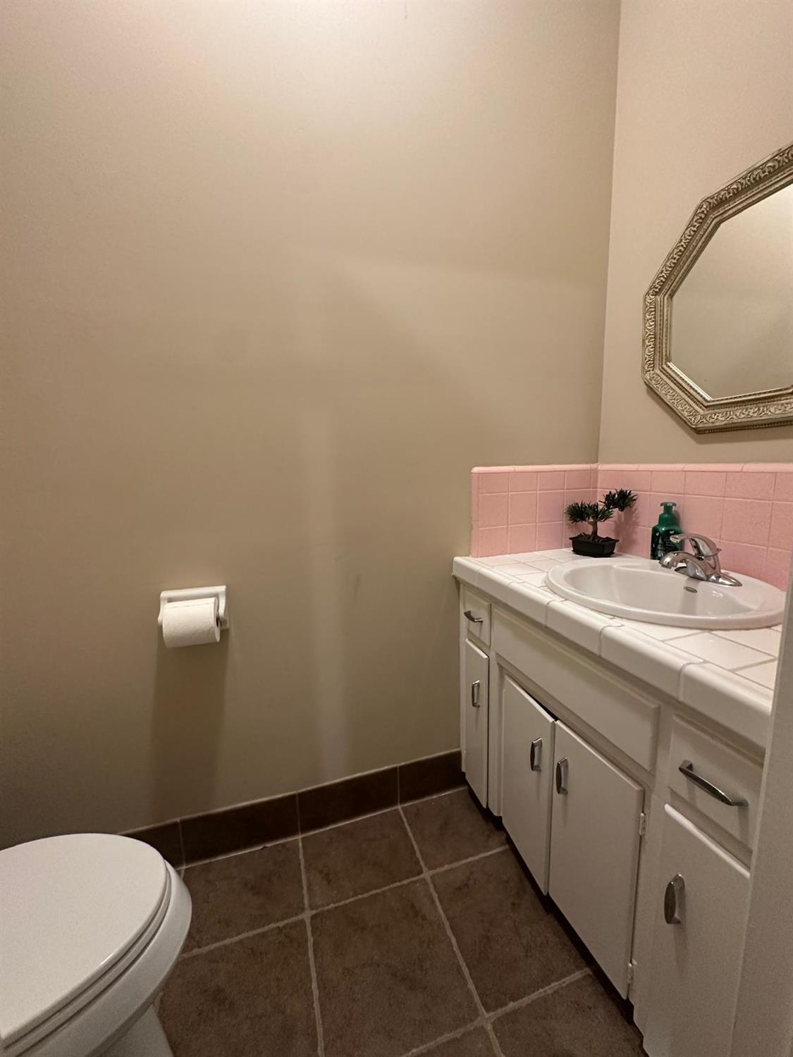 2561 5th St, Ceres, CA 95307