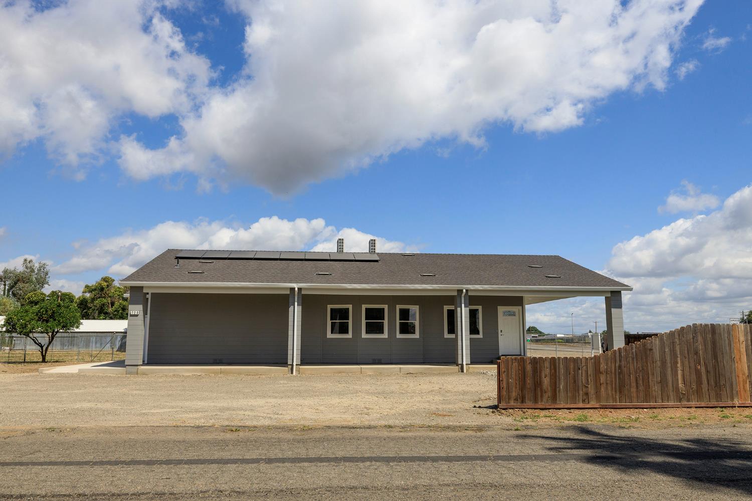 720 N 2nd St, Patterson, CA 95363