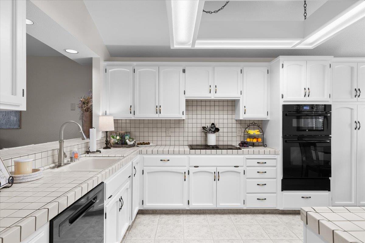 773 Mulholand Dr, Ripon, CA 95366