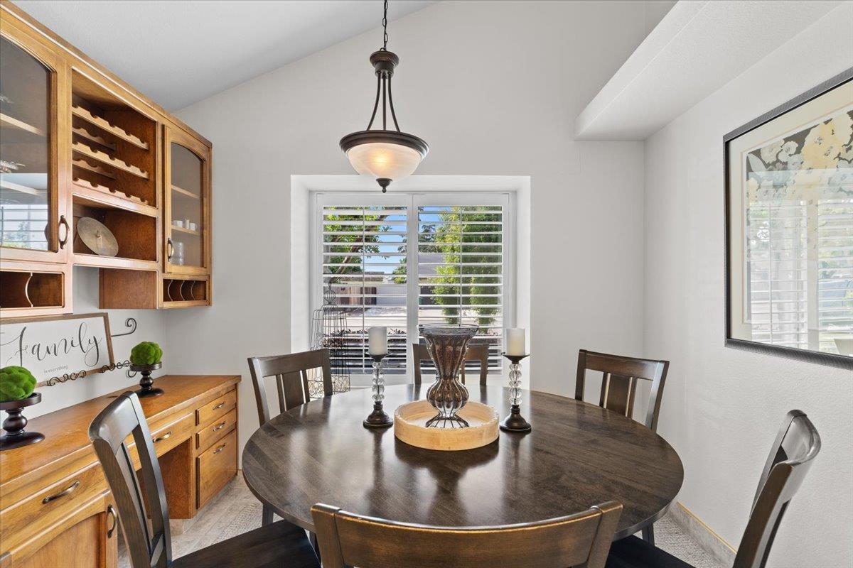 773 Mulholand Dr, Ripon, CA 95366