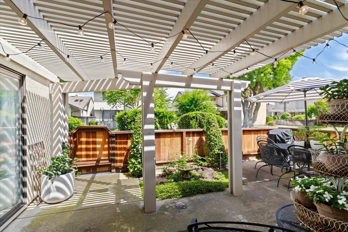 773 Mulholand Dr, Ripon, CA 95366