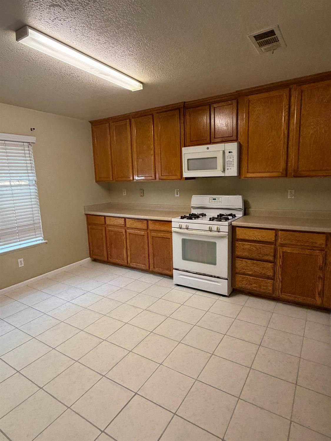 1209 Crater Ave, Modesto, CA 95351