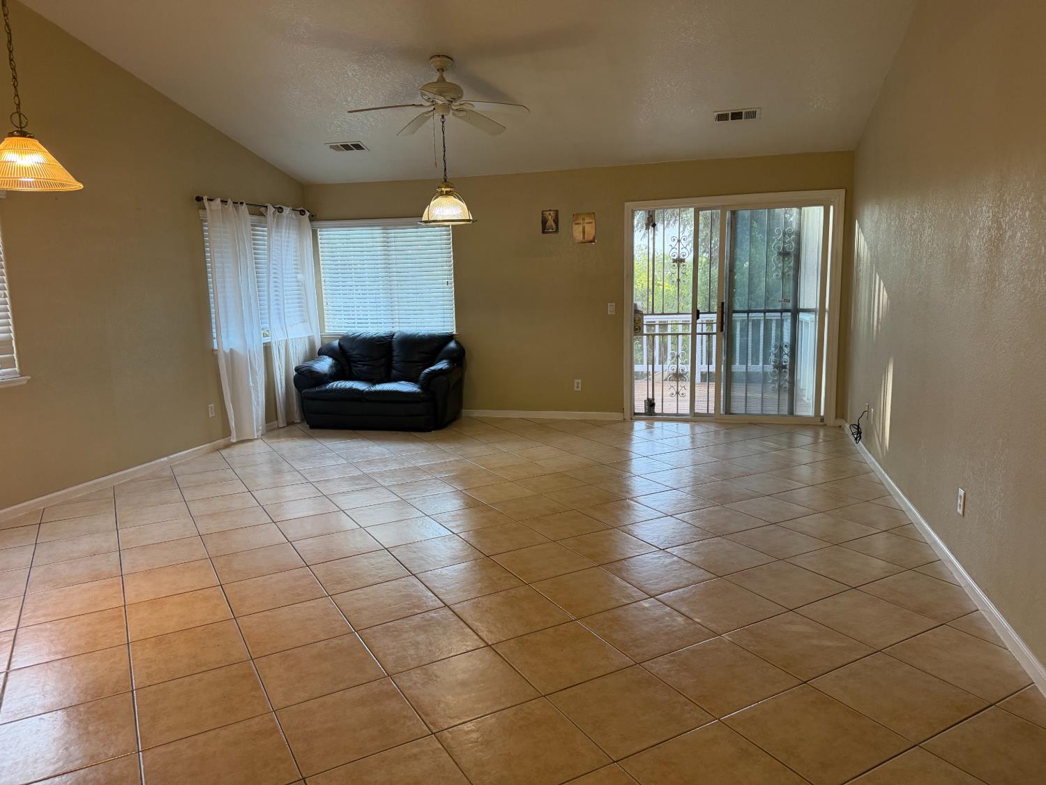 1209 Crater Ave, Modesto, CA 95351