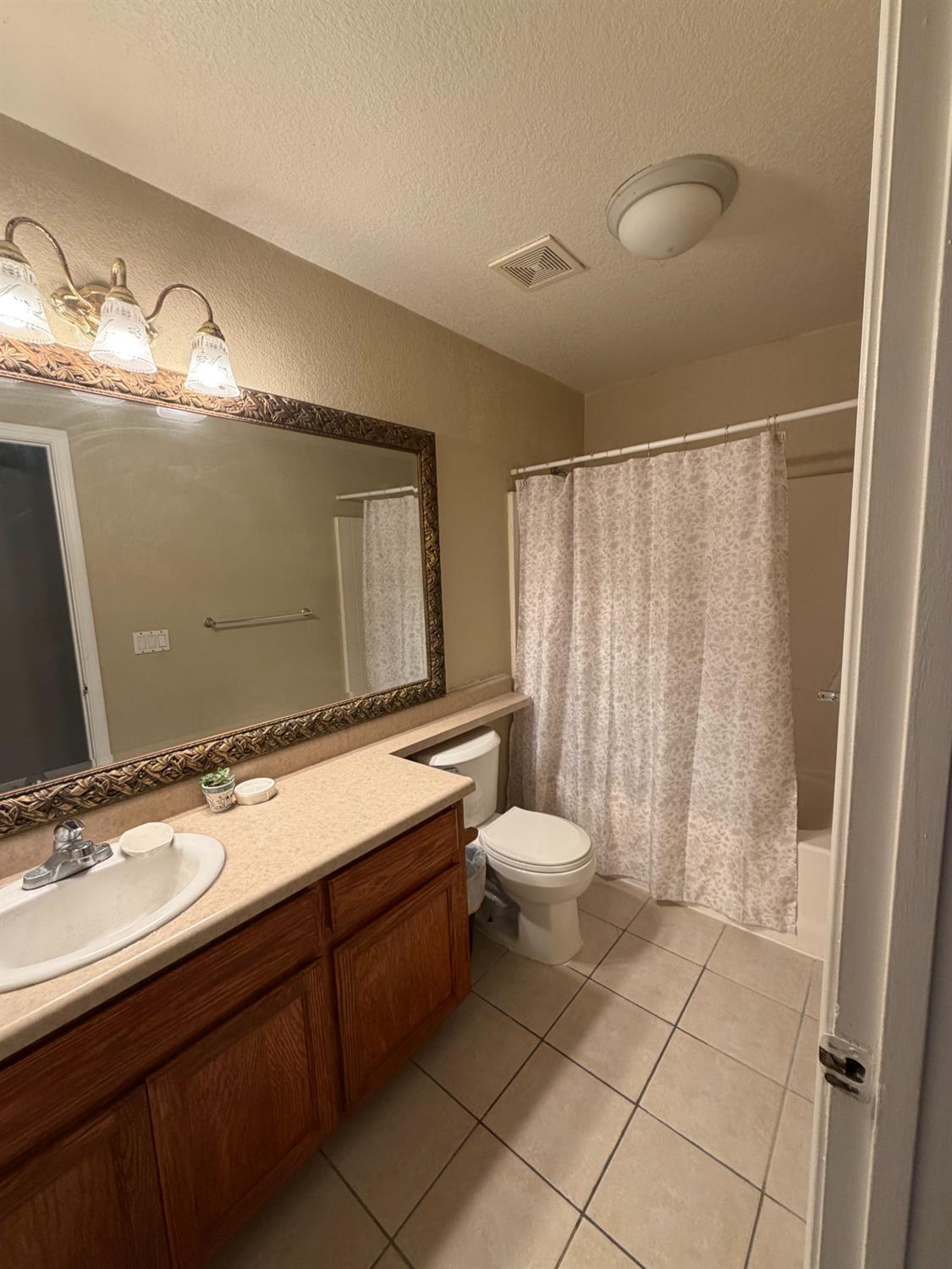 1209 Crater Ave, Modesto, CA 95351