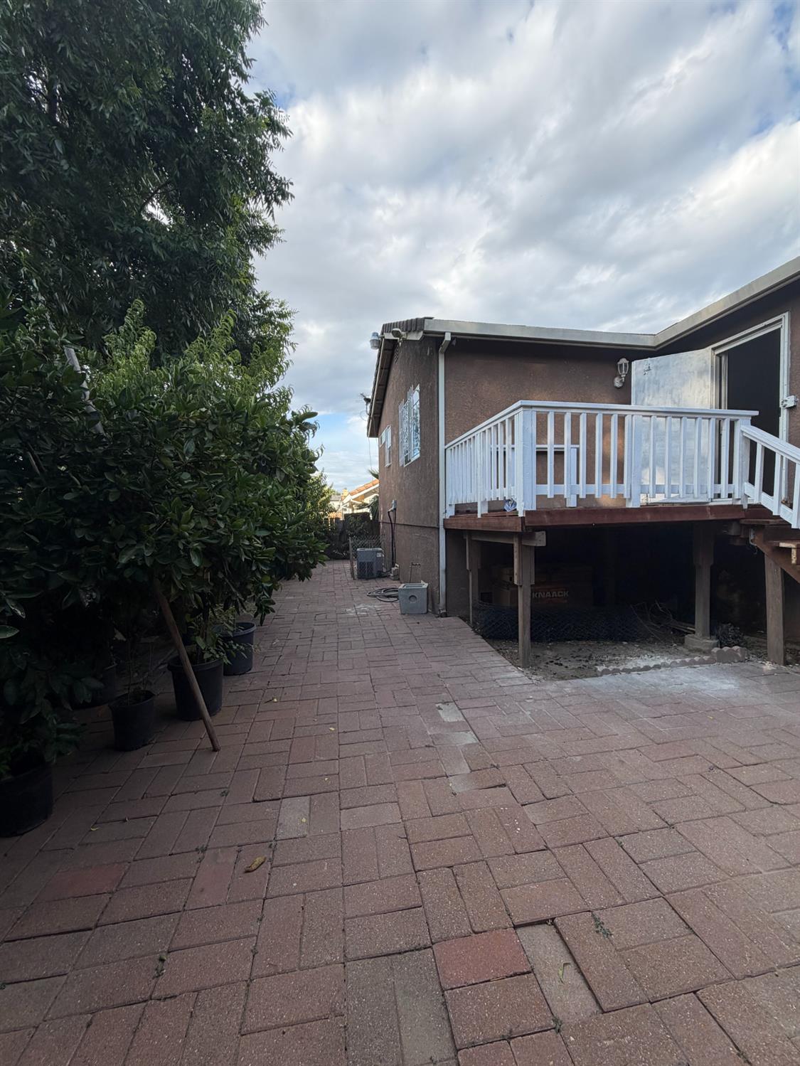 1209 Crater Ave, Modesto, CA 95351