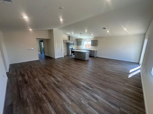 6037 Lassie Ct, Riverbank, CA 95367