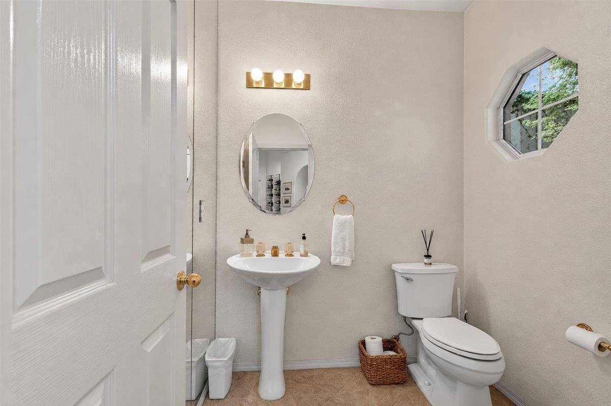 1500 Scenic Dr #3, Modesto, CA 95355