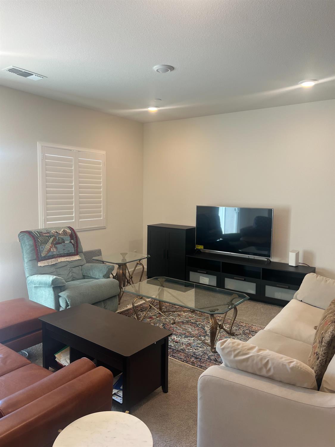 648 Cheshire Dr, Patterson, CA 95363