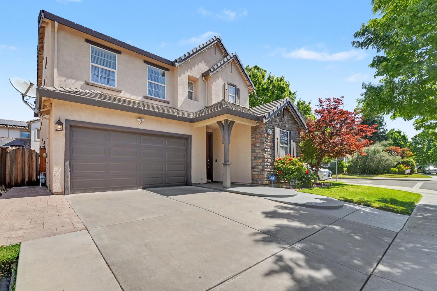1223 E Springer Dr, Turlock, CA 95382