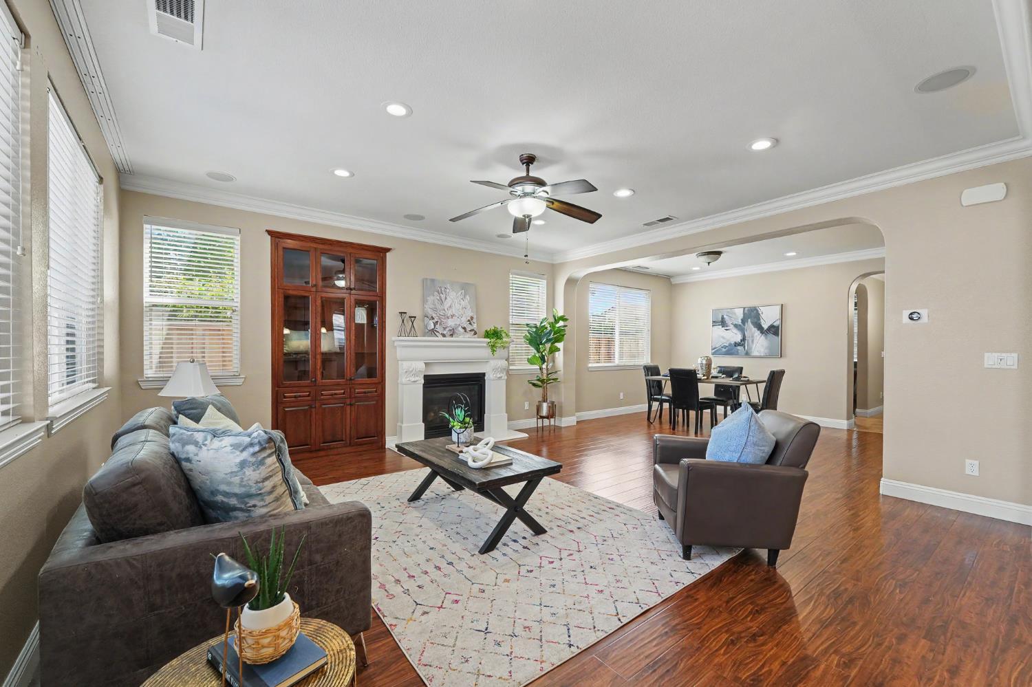 1223 E Springer Dr, Turlock, CA 95382