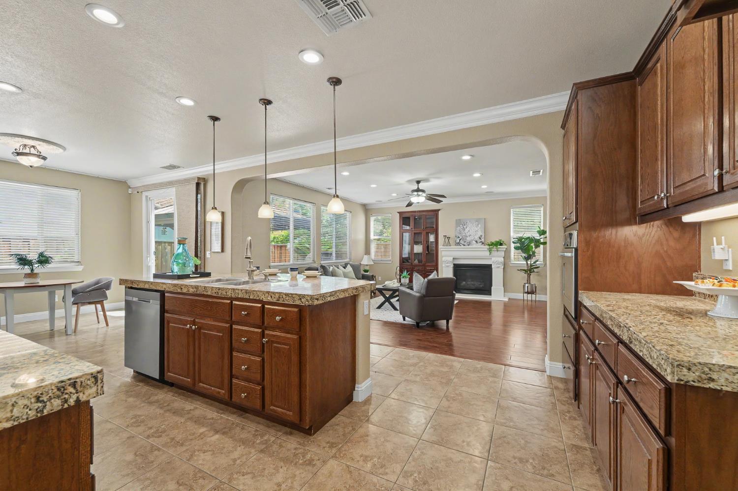 1223 E Springer Dr, Turlock, CA 95382