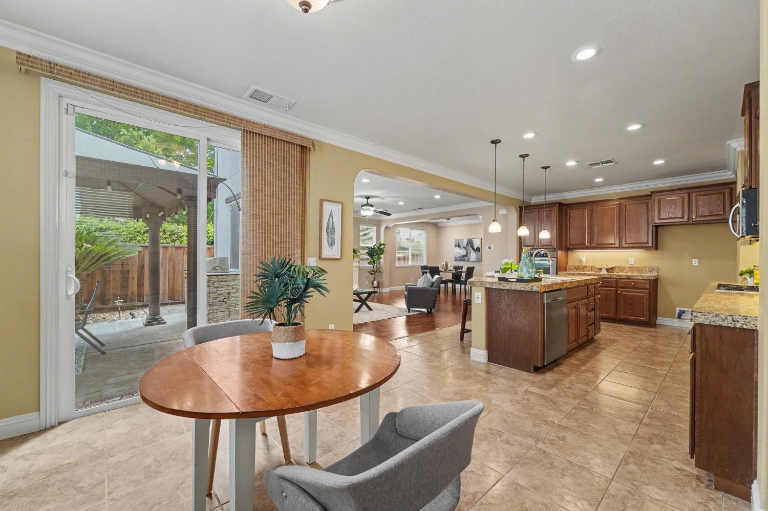 1223 E Springer Dr, Turlock, CA 95382