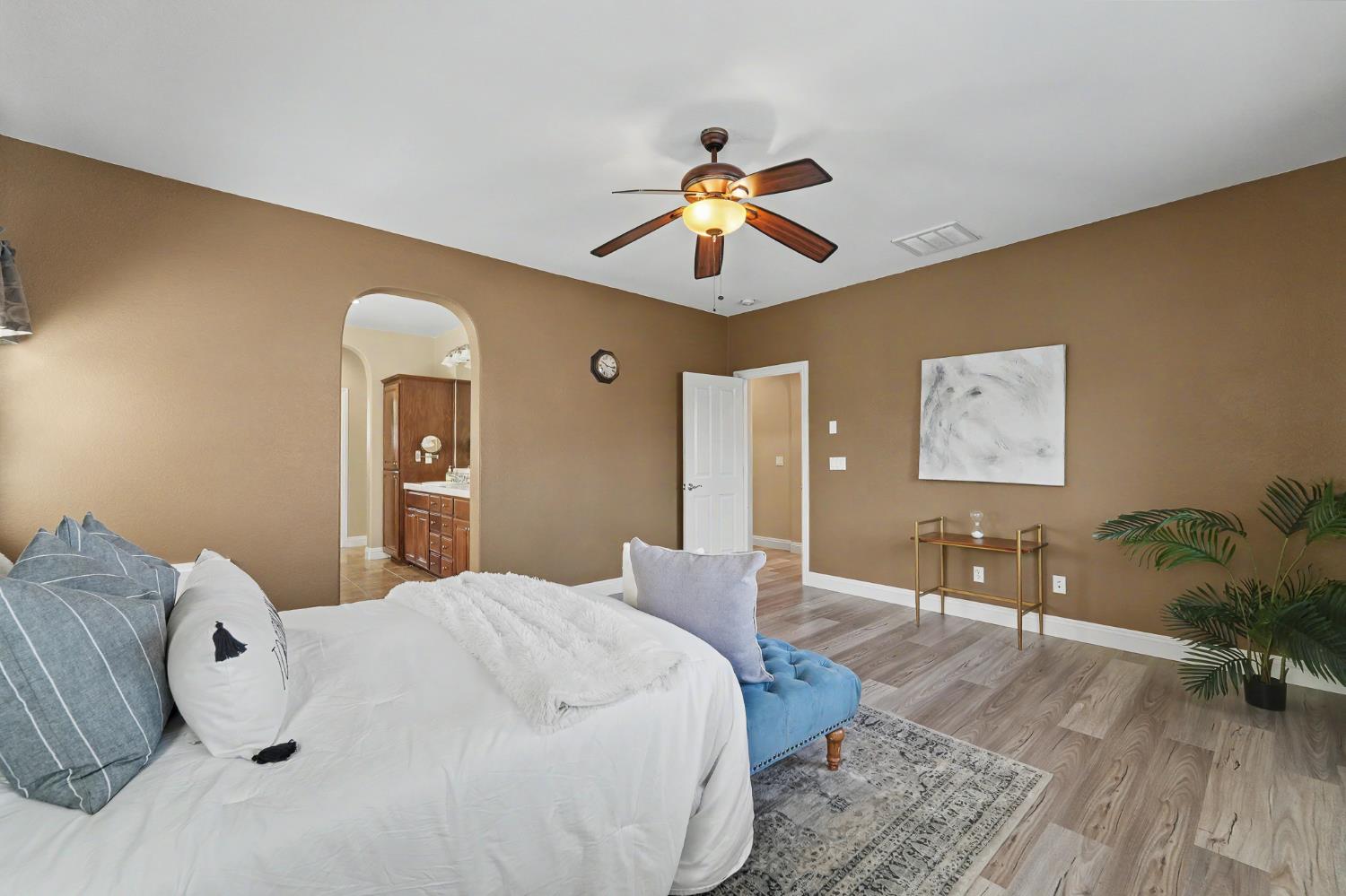 1223 E Springer Dr, Turlock, CA 95382