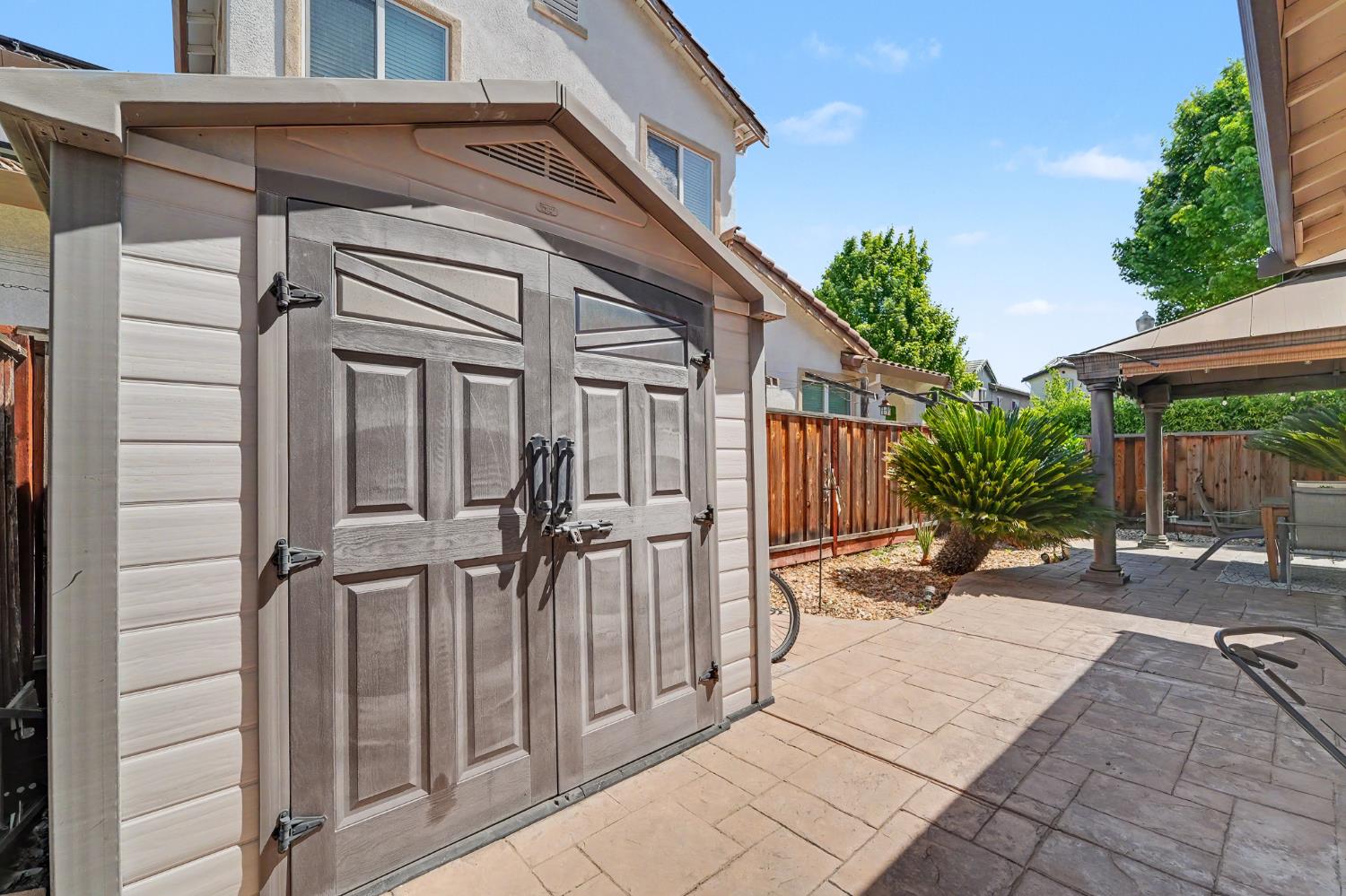 1223 E Springer Dr, Turlock, CA 95382