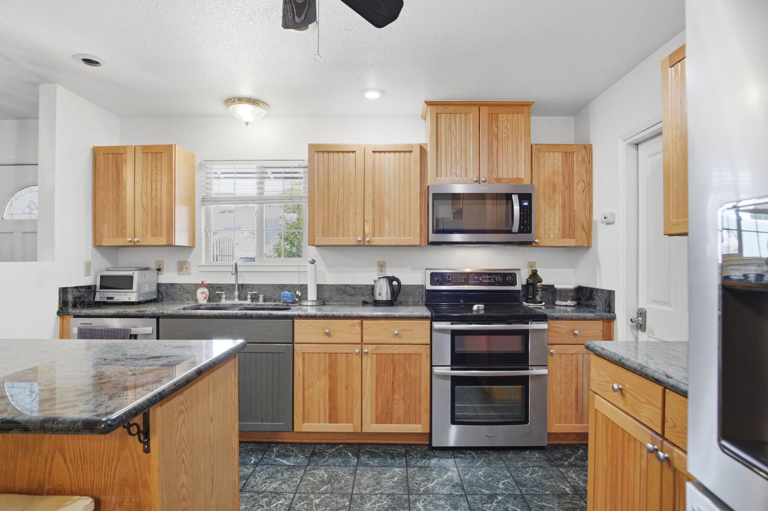 1070 Georgetown Ave, Turlock, CA 95382