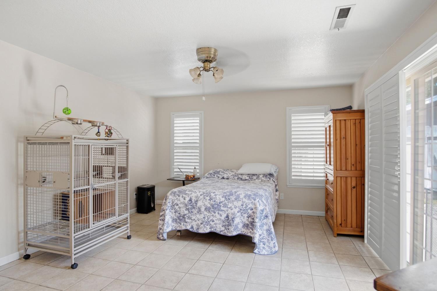 1070 Georgetown Ave, Turlock, CA 95382