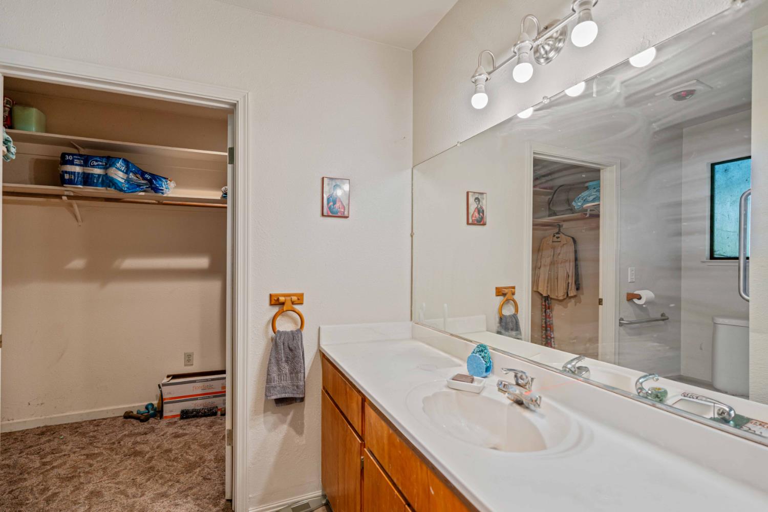 2201 Vivian Rd, Modesto, CA 95358