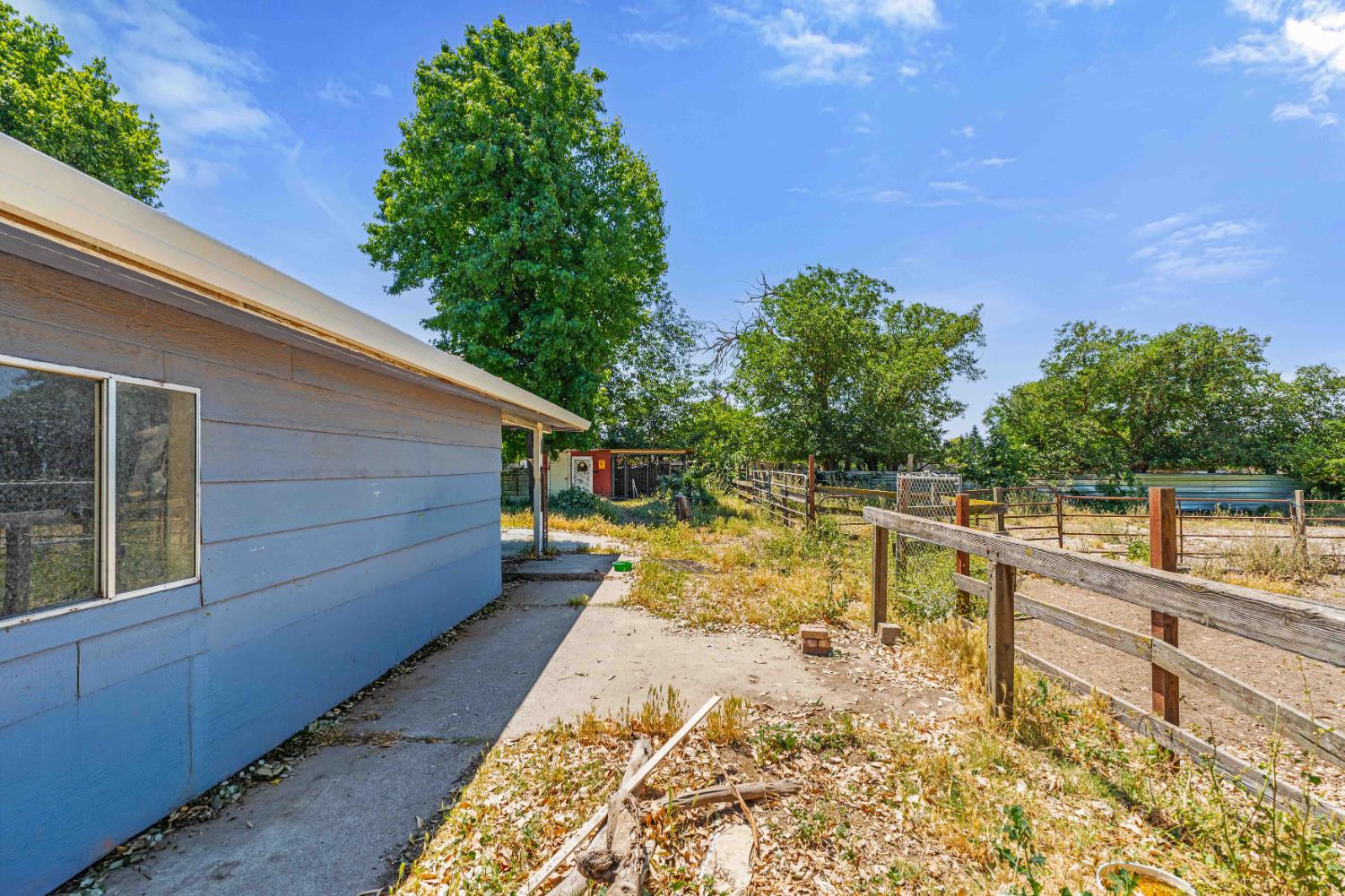 2201 Vivian Rd, Modesto, CA 95358