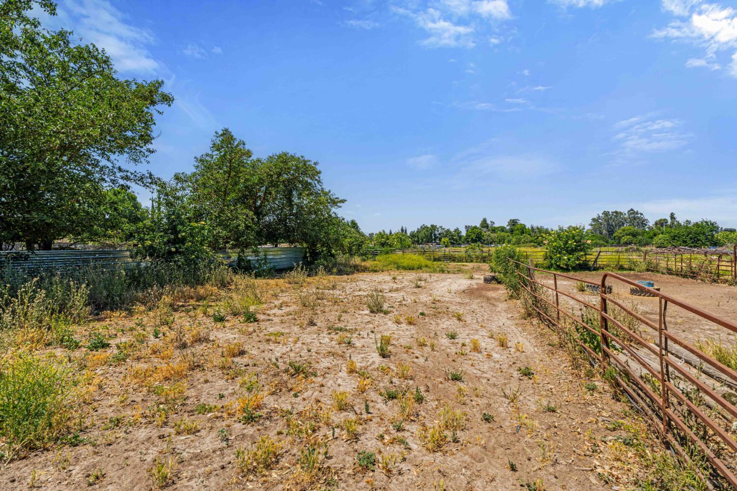2201 Vivian Rd, Modesto, CA 95358
