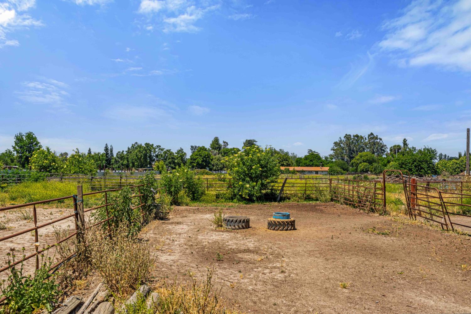 2201 Vivian Rd, Modesto, CA 95358
