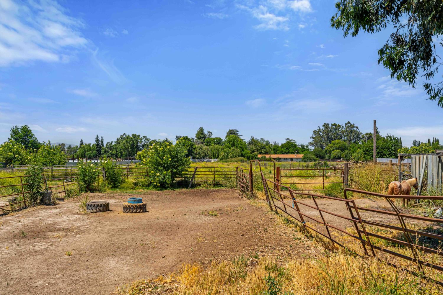 2201 Vivian Rd, Modesto, CA 95358