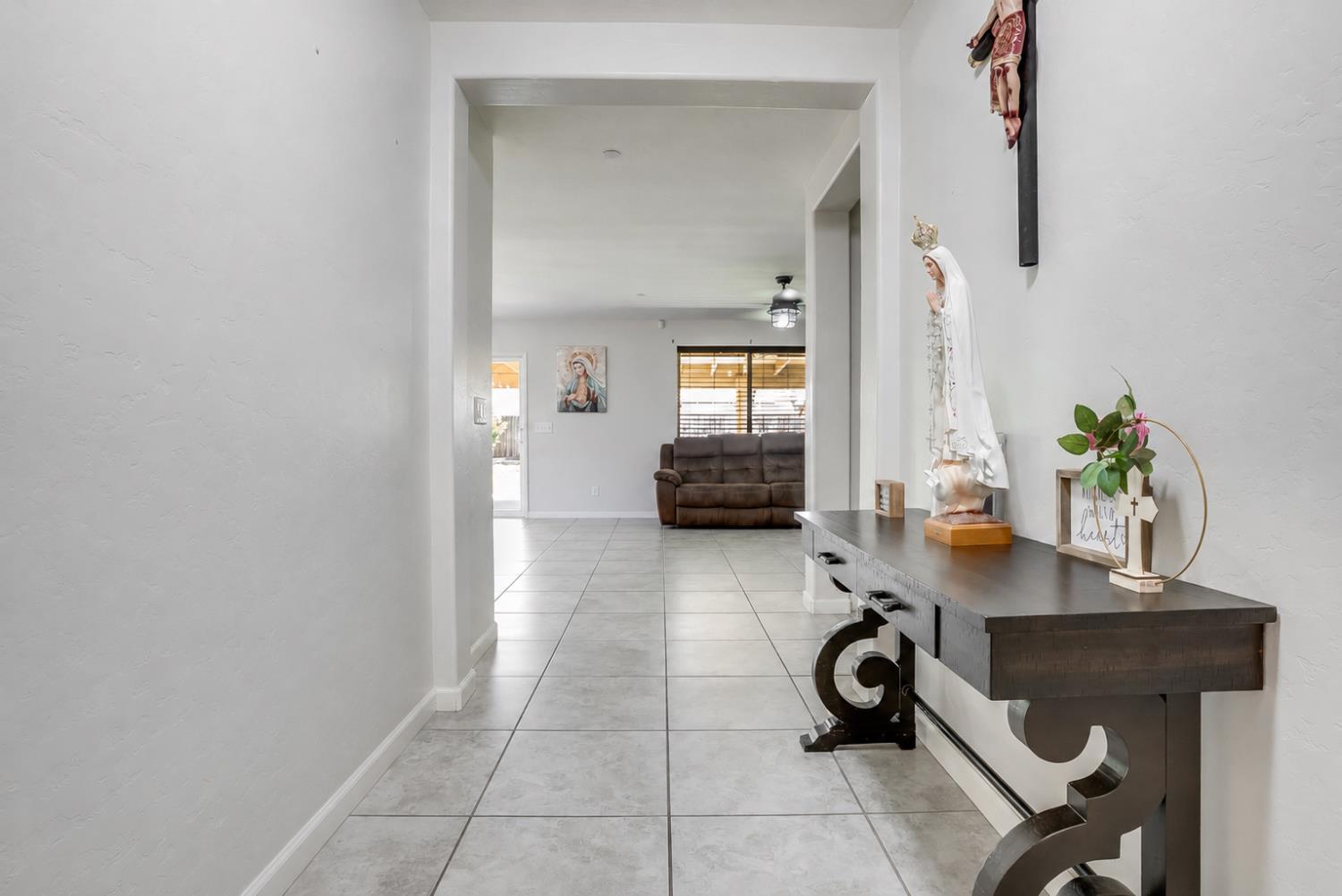 1548 N Irma St, Visalia, CA 93292