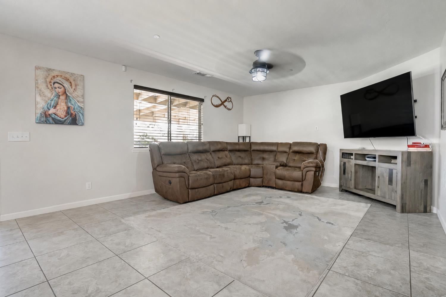 1548 N Irma St, Visalia, CA 93292