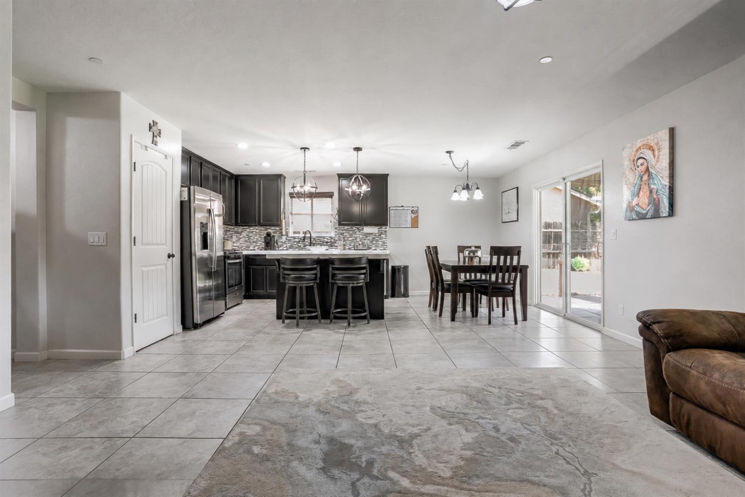 1548 N Irma St, Visalia, CA 93292