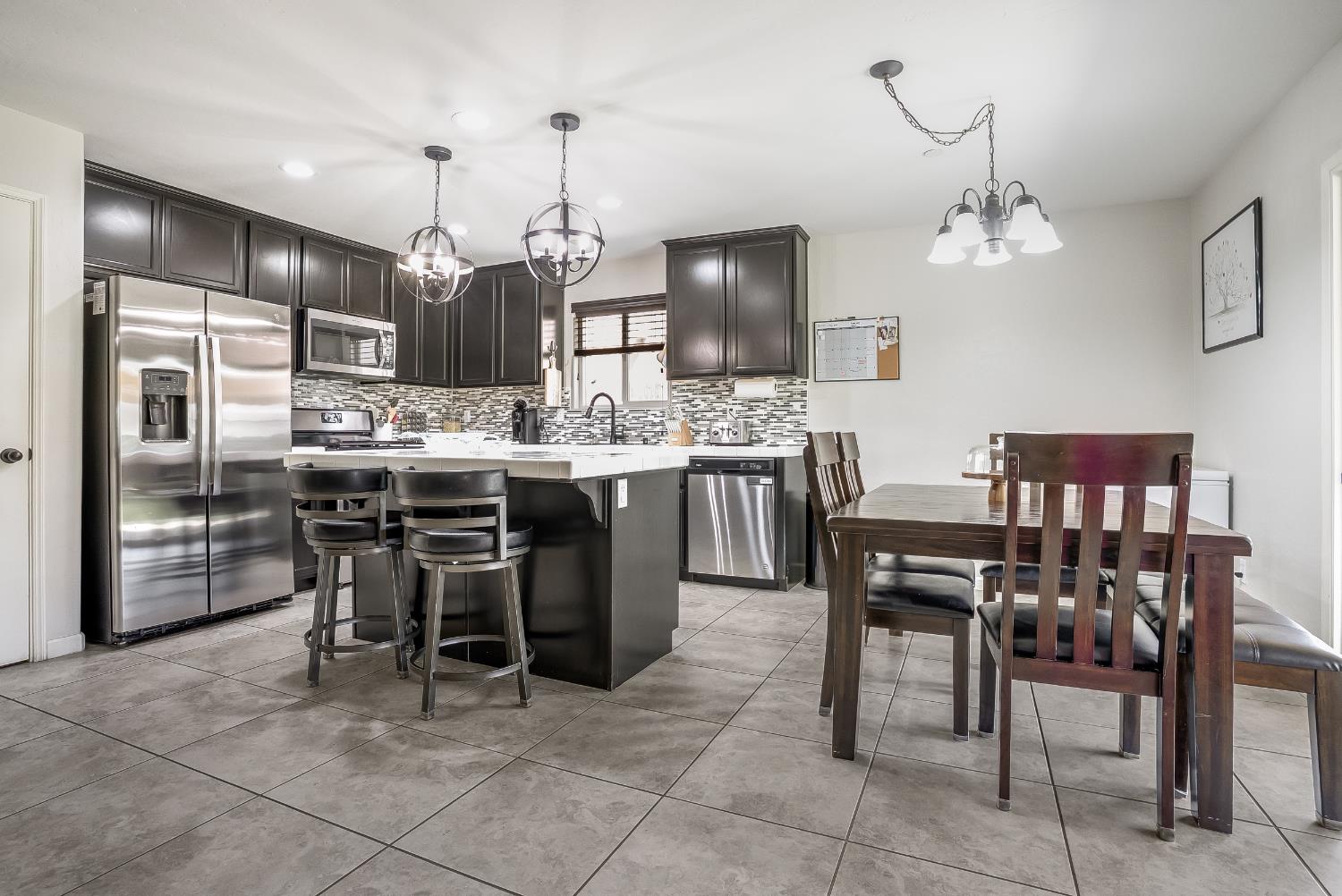1548 N Irma St, Visalia, CA 93292