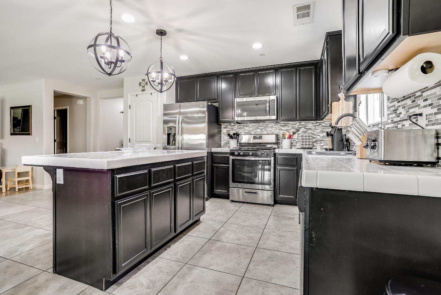 1548 N Irma St, Visalia, CA 93292