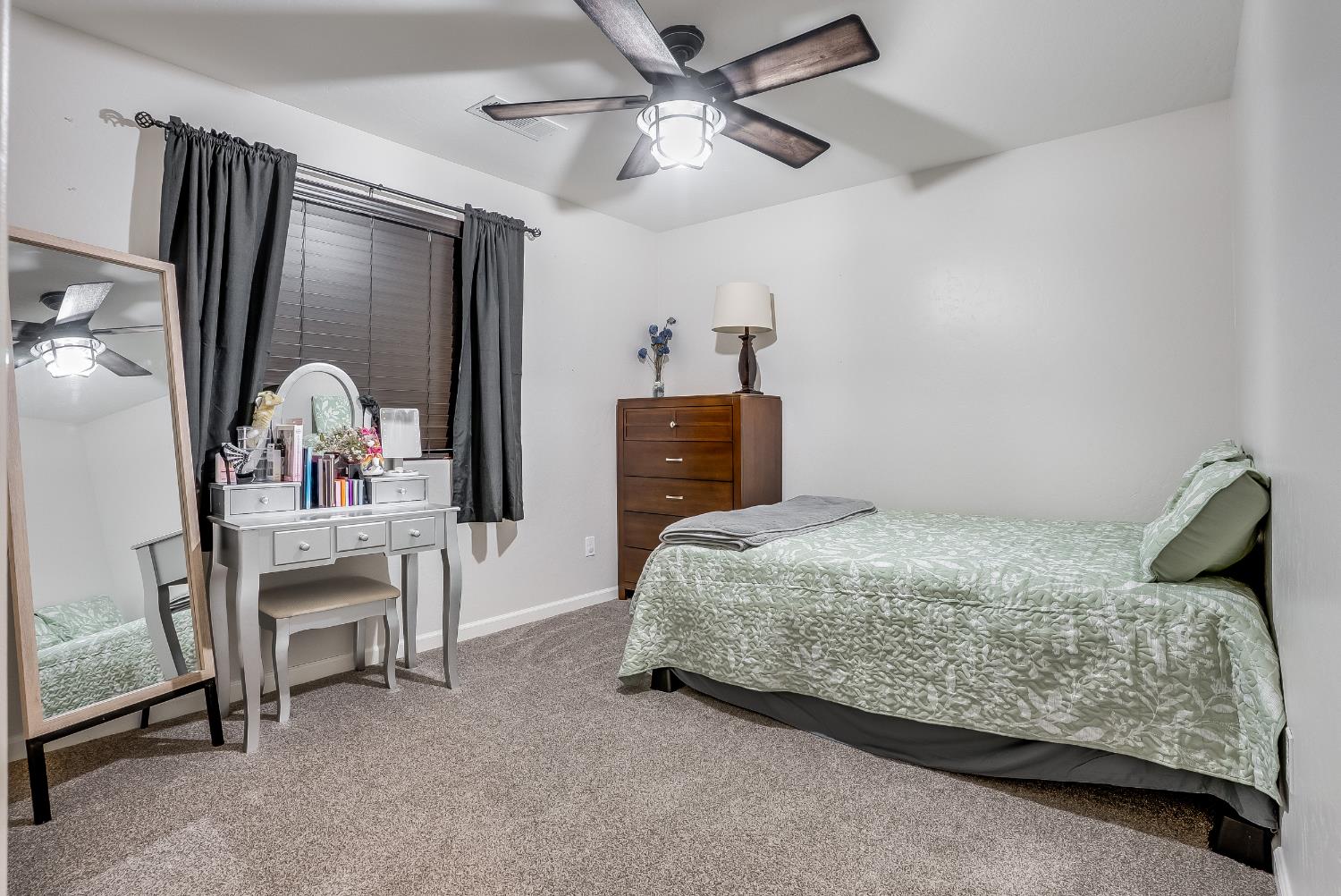 1548 N Irma St, Visalia, CA 93292