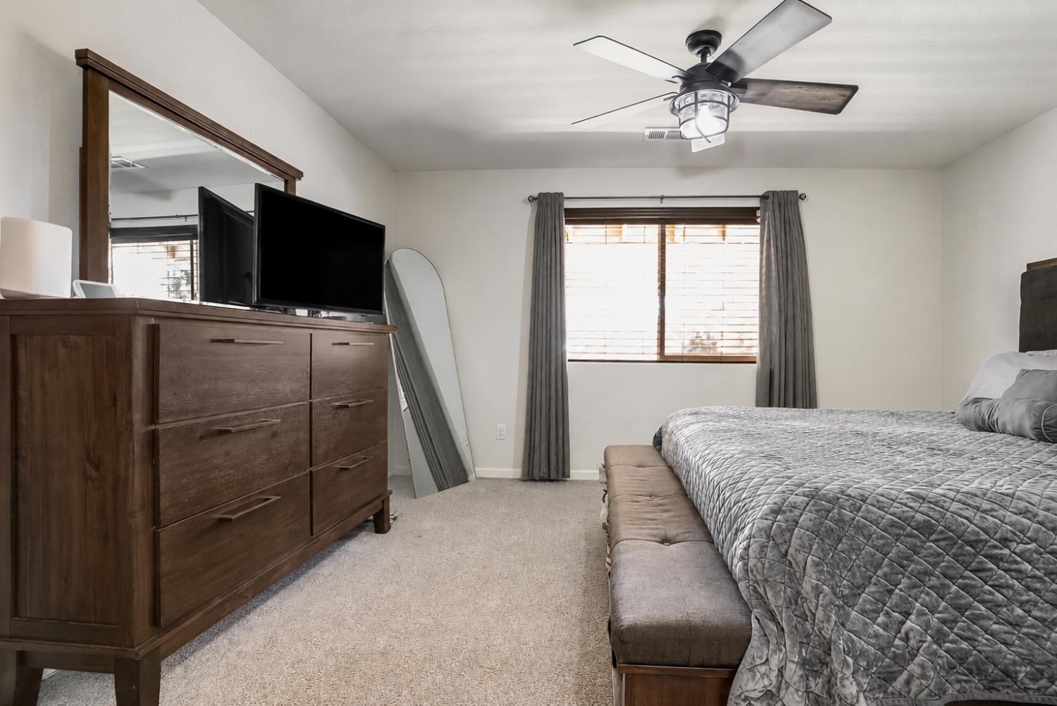 1548 N Irma St, Visalia, CA 93292
