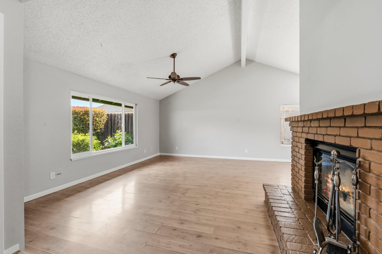 2712 Floyd Ave, Modesto, CA 95355
