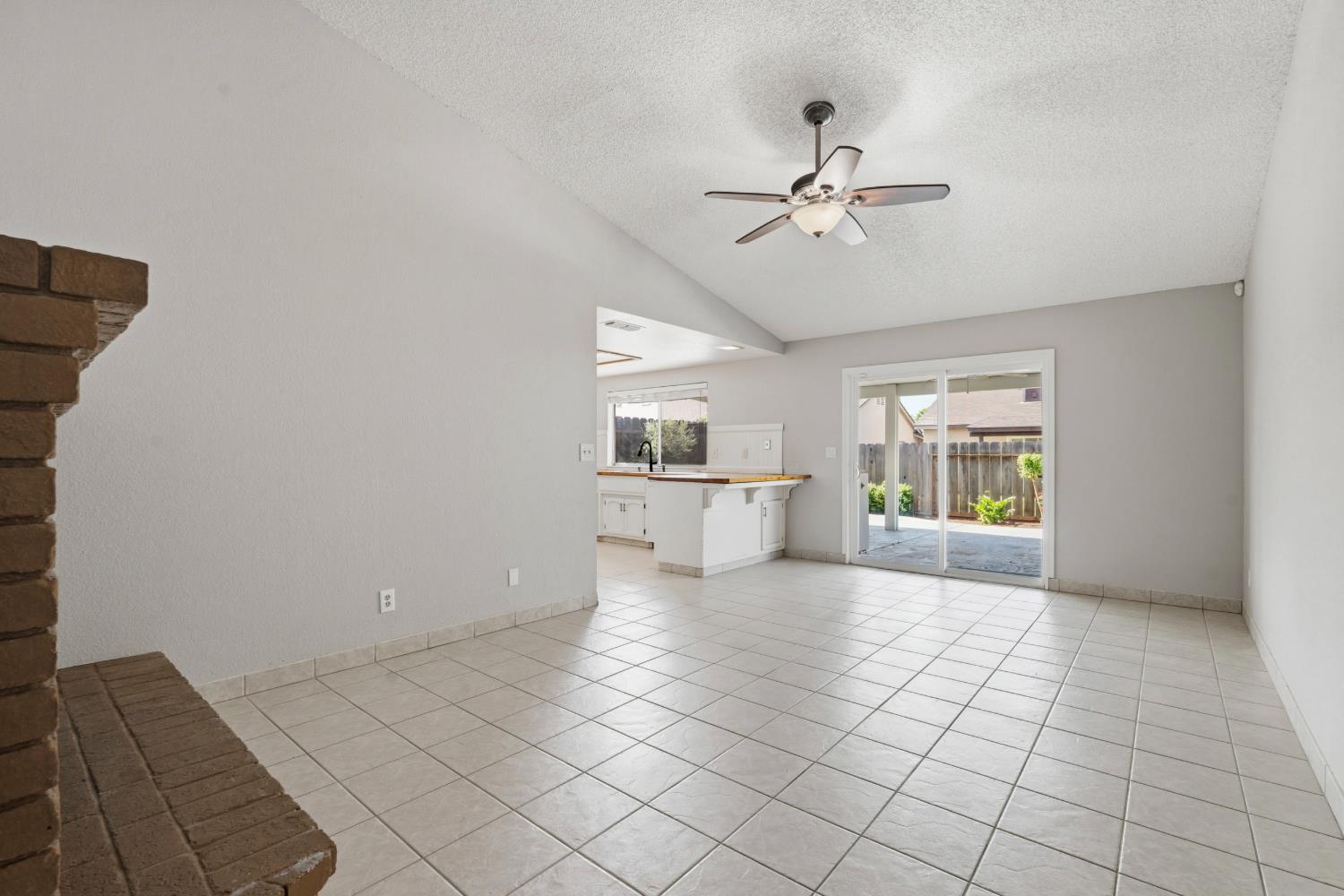 2712 Floyd Ave, Modesto, CA 95355