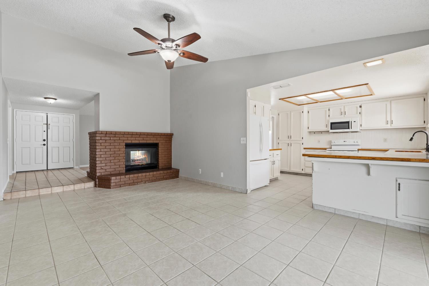 2712 Floyd Ave, Modesto, CA 95355