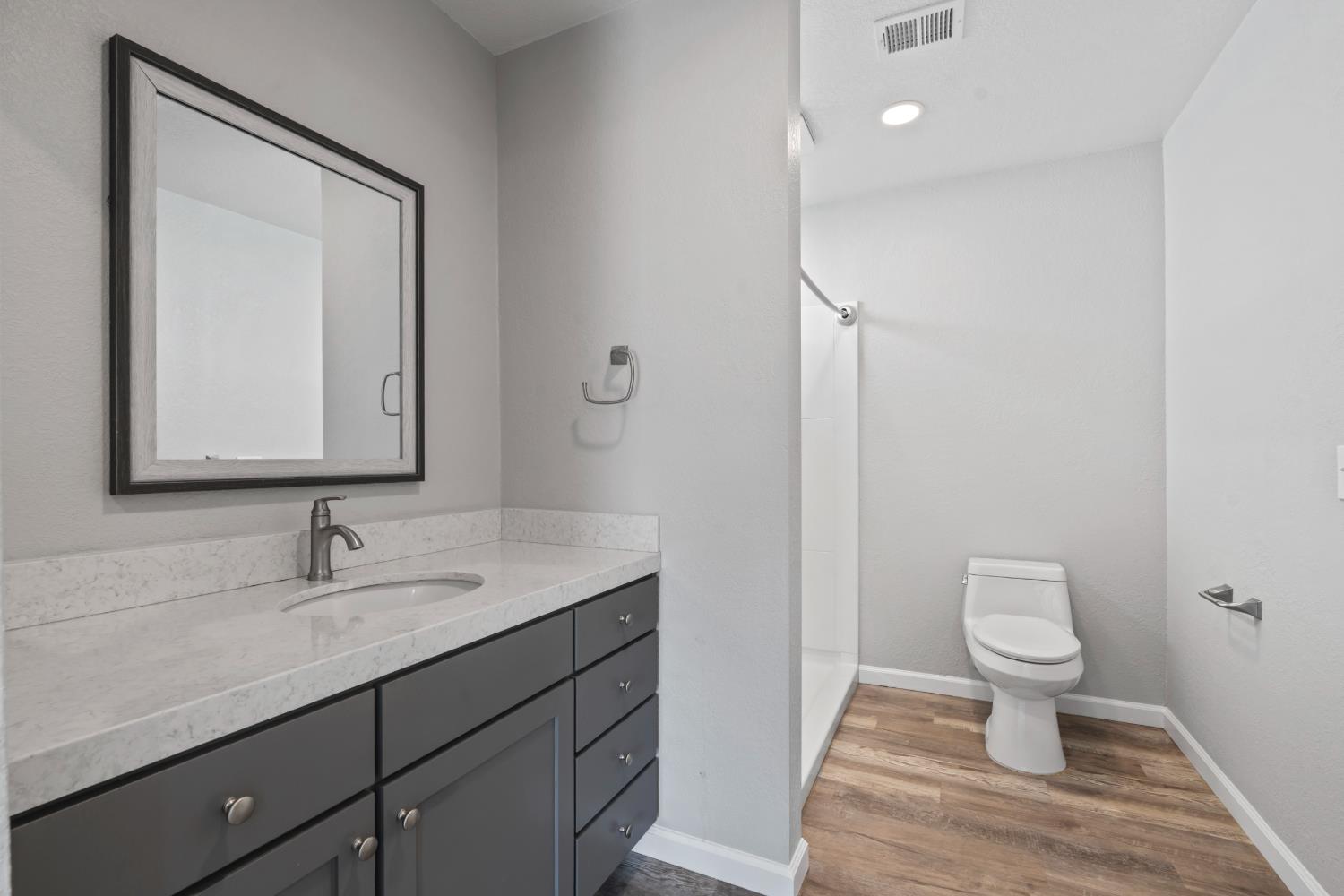 2712 Floyd Ave, Modesto, CA 95355