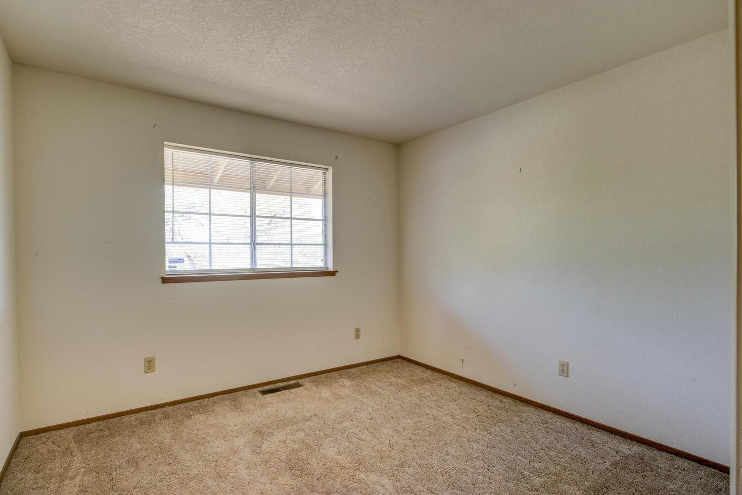 9564 Coronado Dr, La Grange, CA 95329