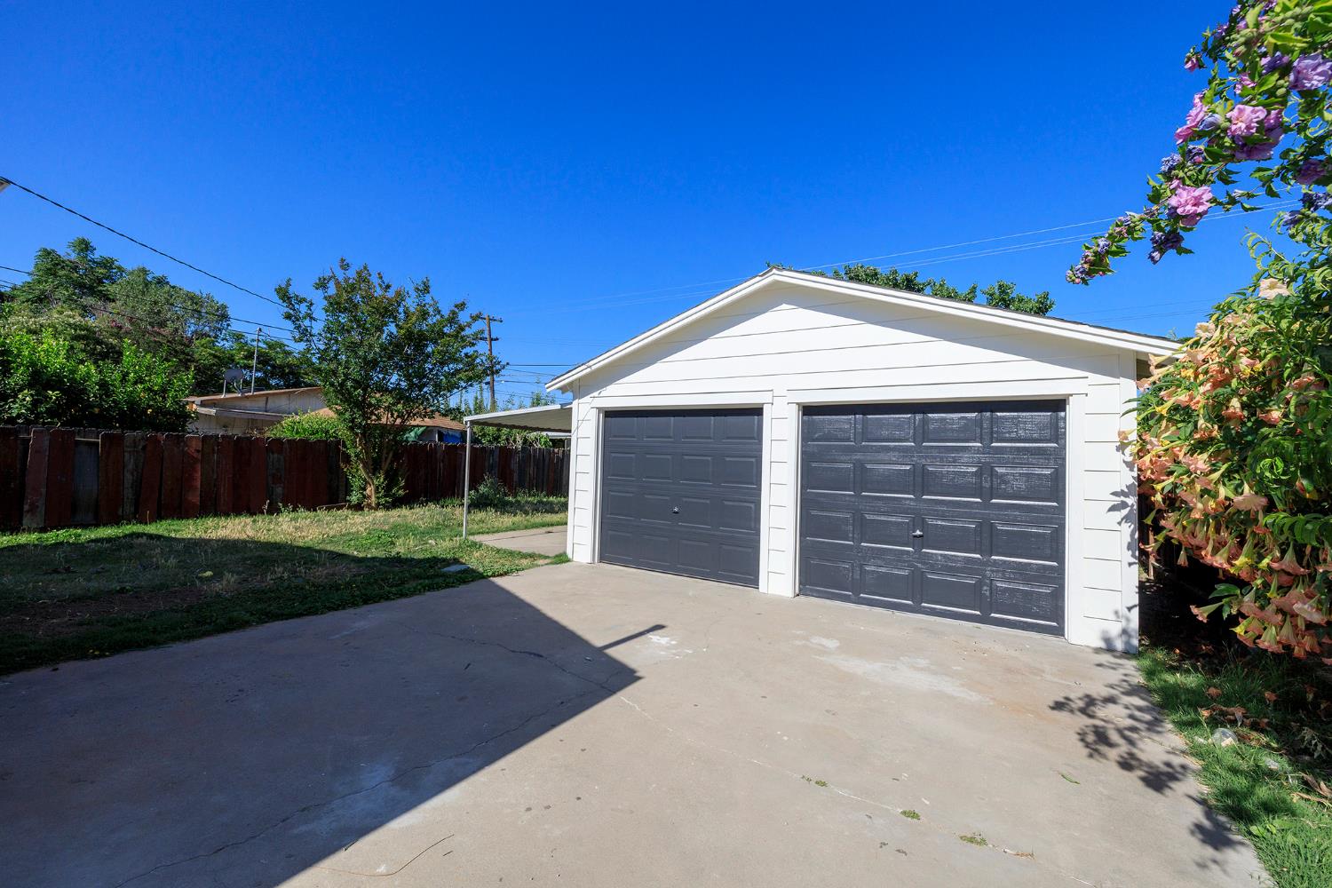 825 Wheatley Ave, Modesto, CA 95351
