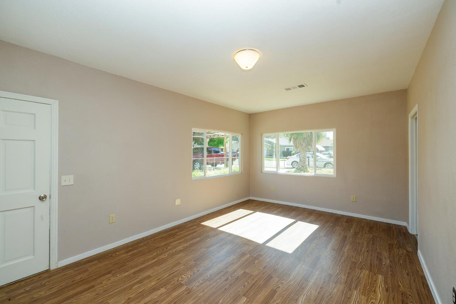 825 Wheatley Ave, Modesto, CA 95351