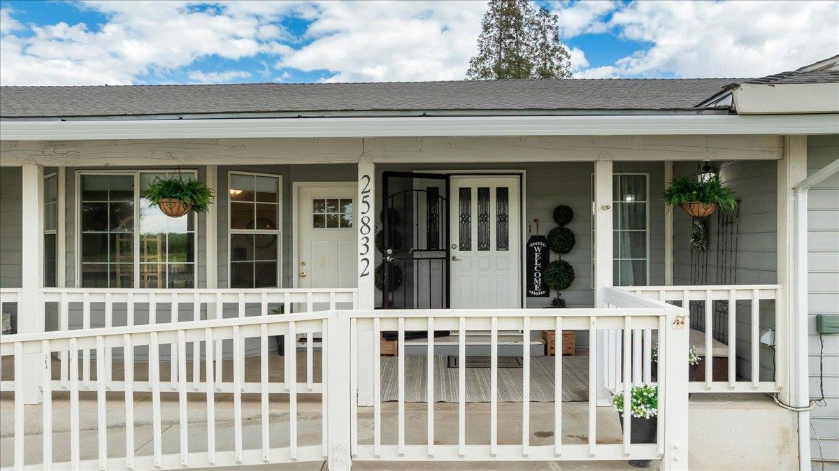 25832 Magnolia Rd, Escalon, CA 95320