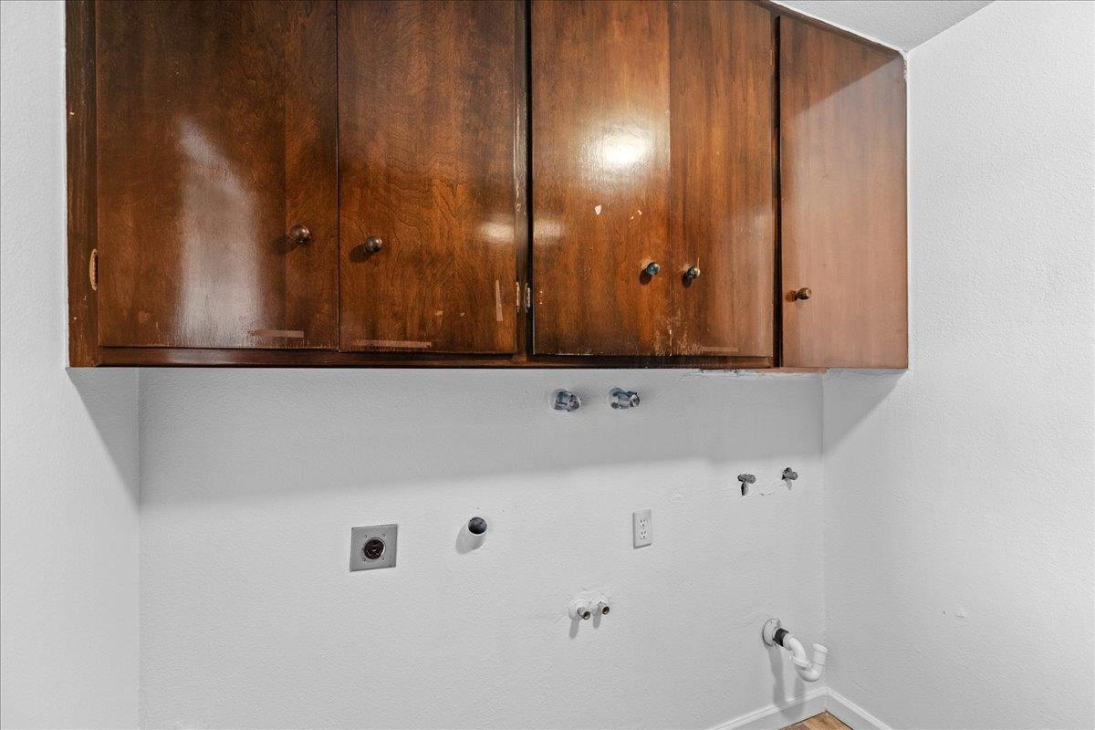 25832 Magnolia Rd, Escalon, CA 95320
