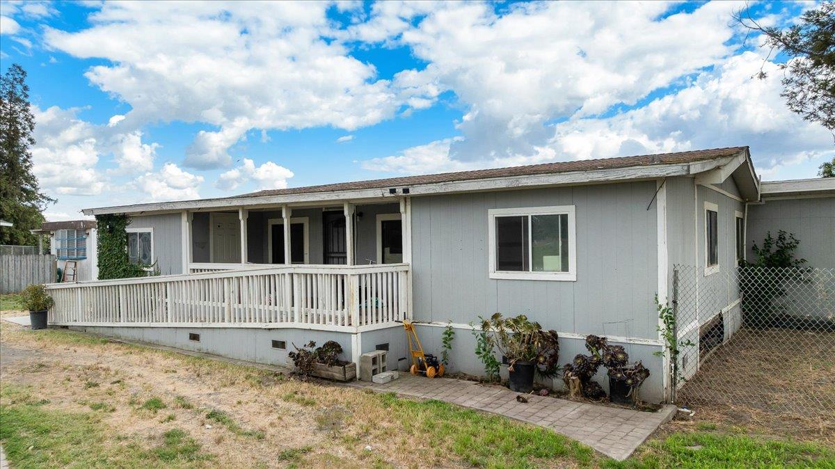 25832 Magnolia Rd, Escalon, CA 95320