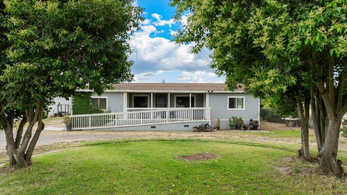 25832 Magnolia Rd, Escalon, CA 95320