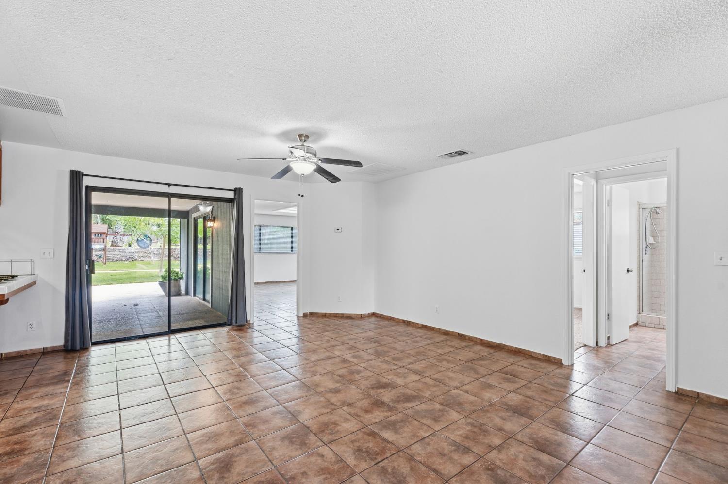 18839 Shell Dr, Madera, CA 93638