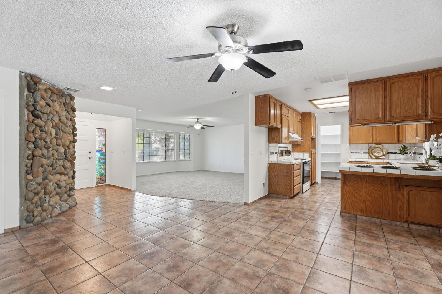 18839 Shell Dr, Madera, CA 93638