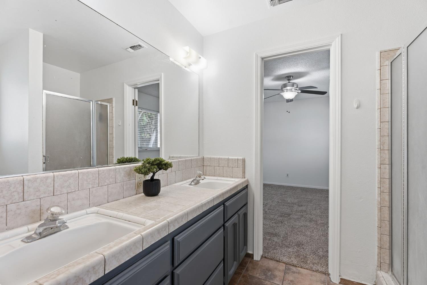 18839 Shell Dr, Madera, CA 93638