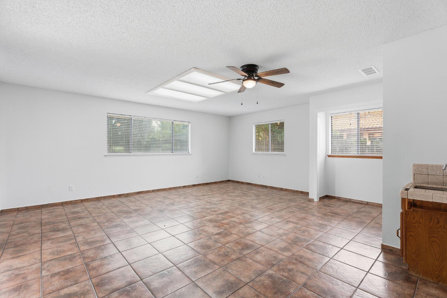 18839 Shell Dr, Madera, CA 93638