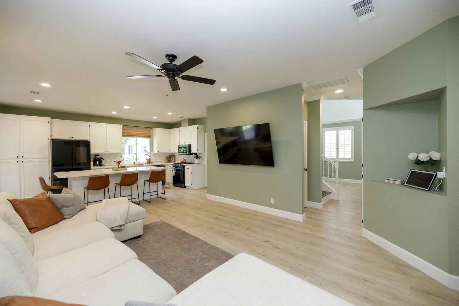 428 Douma Way, Ripon, CA 95366