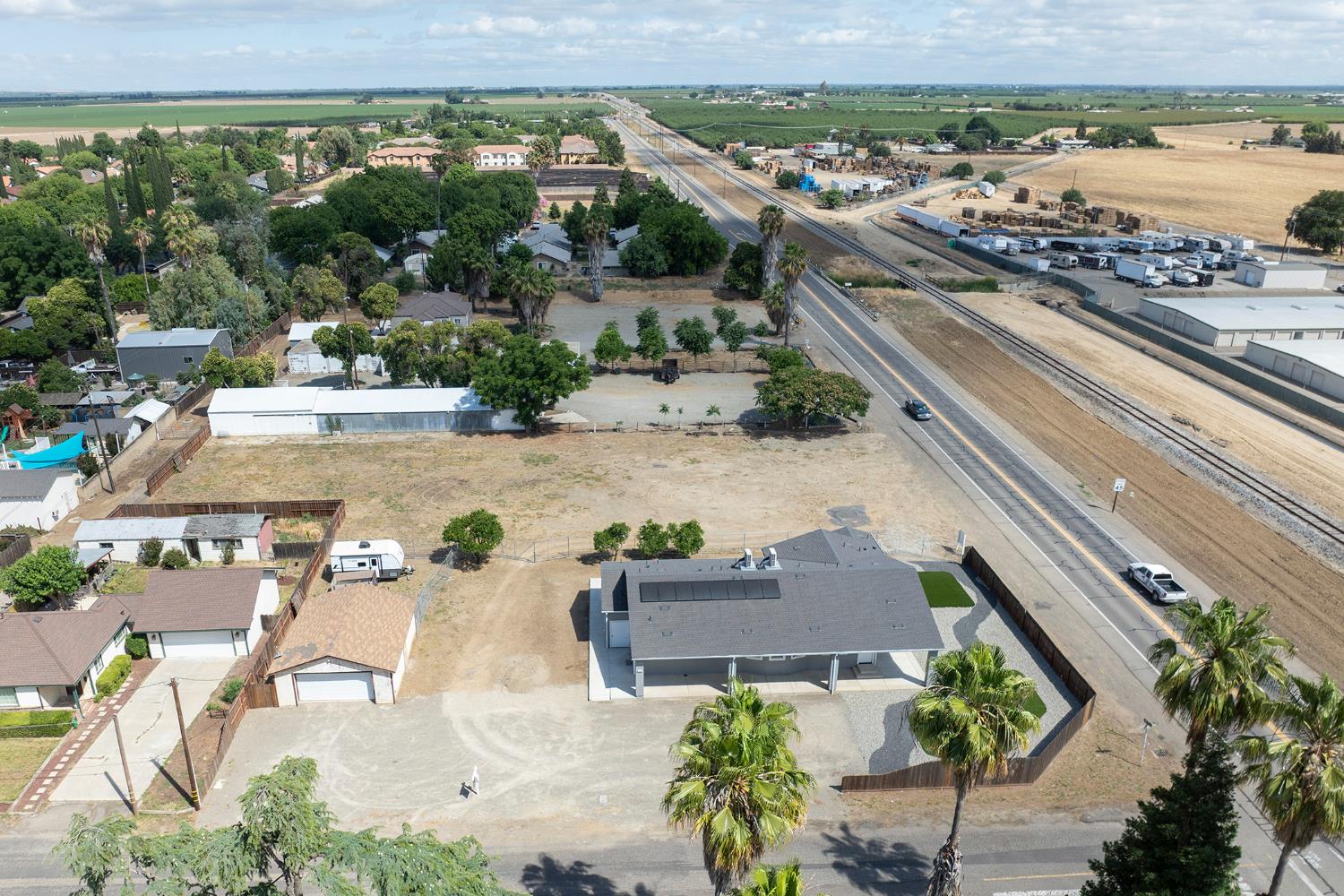 720 N 2nd St, Patterson, CA 95363